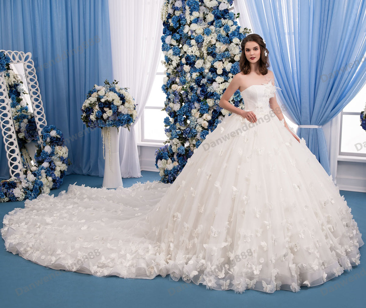 Beauty Ivory Strapless Butterfly Applique Ball Gown Wedding Dresses Bridal Pageant Dresses Wedding Attire Dresses Custom Size 2-16 ZW619249