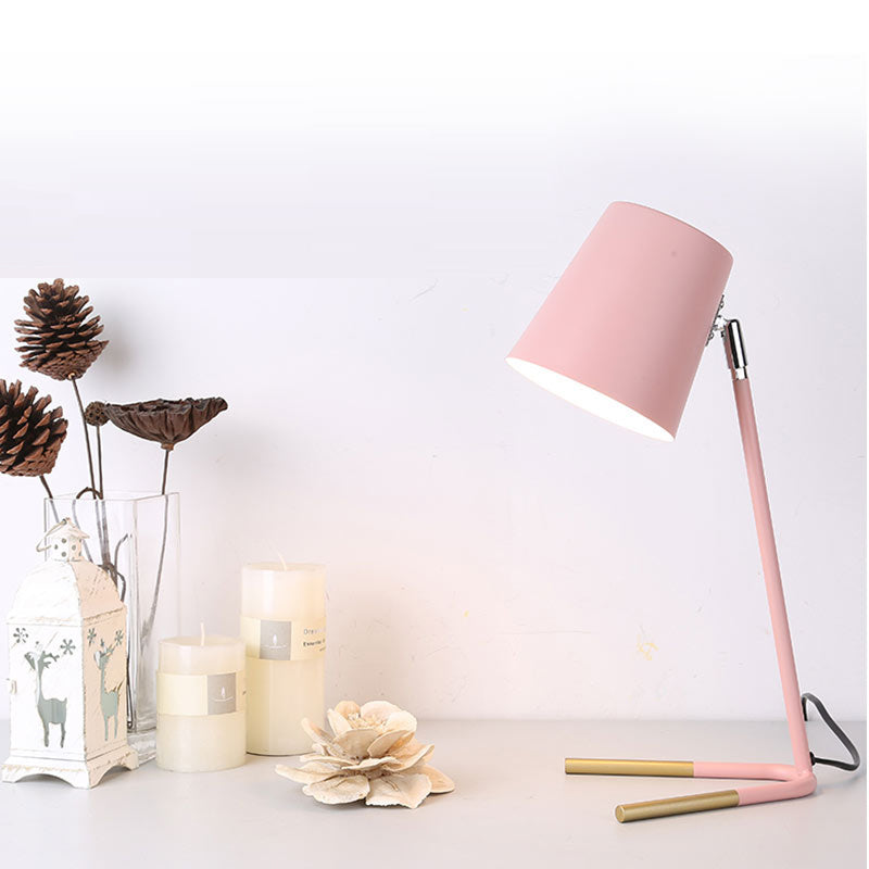 Nordic Simple Table Lamp Creative Personality Iron Desk Light Office Reading led Lamps Bedside Study Color pink lights Modern