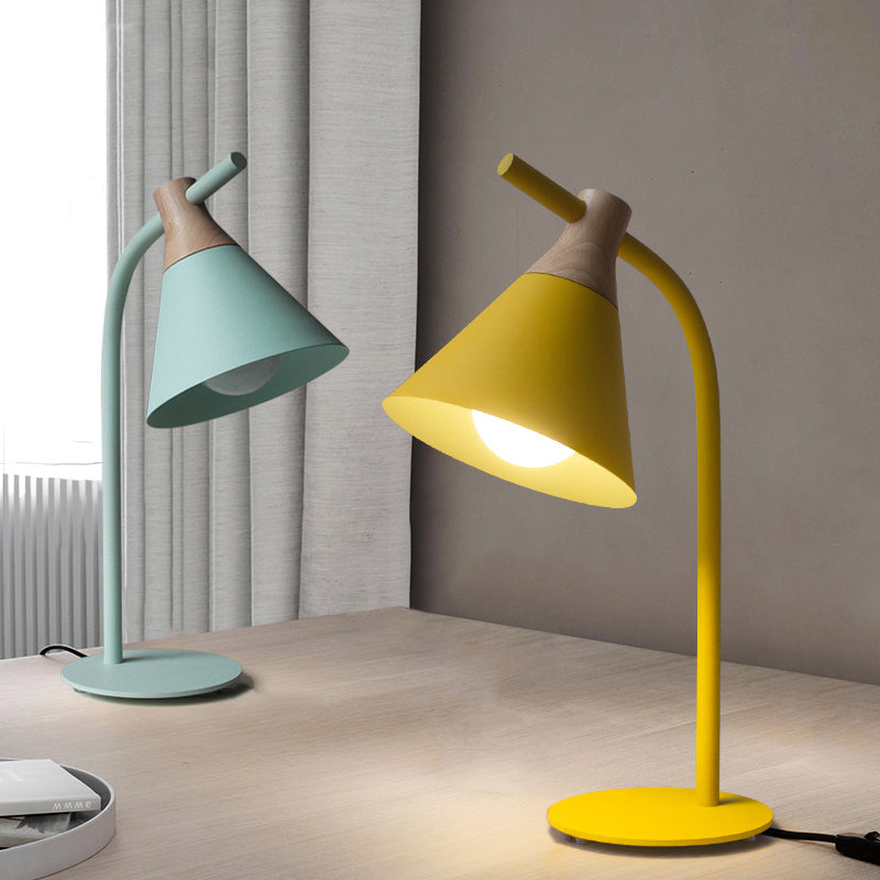 Simple Study Table Lamps Modern Decoration Light Fixtures Yellow Green Desk Lights led Eye Protection Table Lamp Nordic Creative Houses Home Furnish