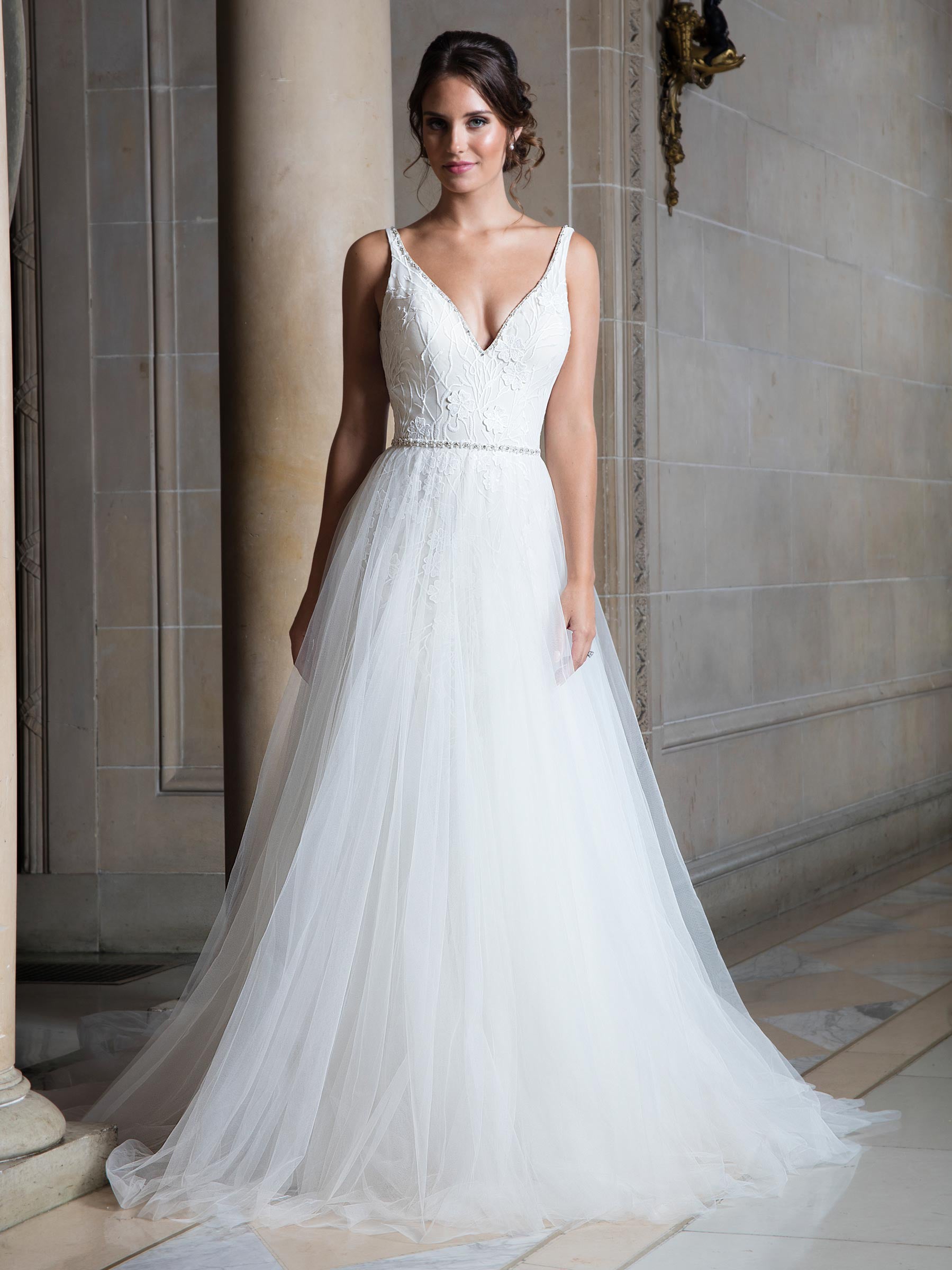 Beauty White-Ivory V-Neck Applique Beads A-Line Wedding Dresses Bridal Pageant Dresses Wedding Attire Dresses Custom Size 2-16 KF1014141