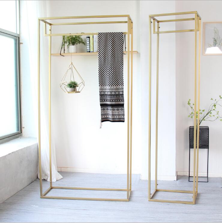Women&#039;s Clothing Shelf Metal hanger Commercial Furniture display rack in cloth shop Golden racks of Shopping Mall Landing