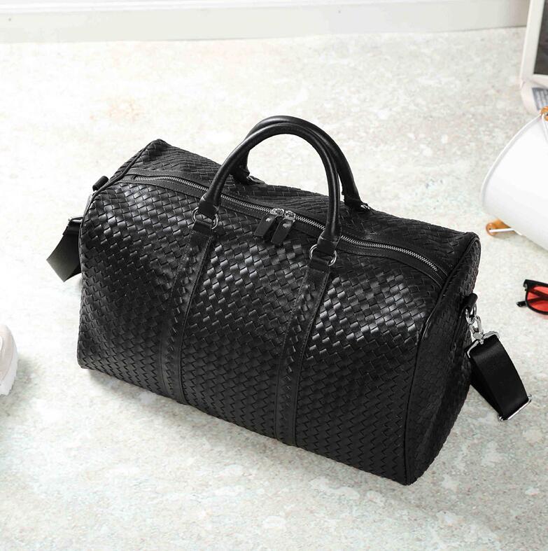 Factory wholesale men handbag hand-coded fashion Knitting bag street fashions Crochet leather fitness bags outdoor sports leisure travel handbags