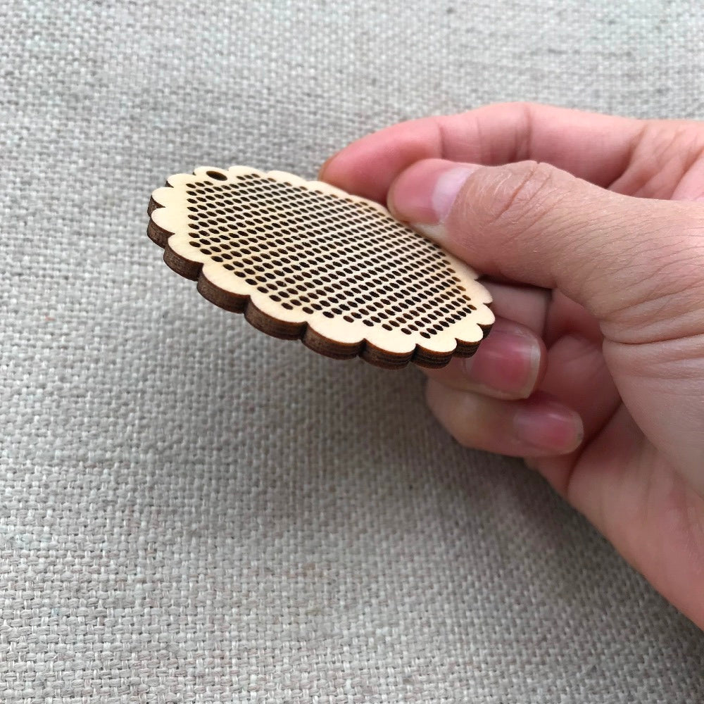 20pcs Hexagon Wooden Cross stitch Chips DIY necklace Gift Wooden Chip Pendant Handmade Chip Counted Cross Stitch Wood Chips free shipping