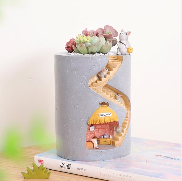 Hedgehog&#039;s home resin fleshy flowerpots, creative landscapes and potted plants. Small animals, landscapes, flowerpots