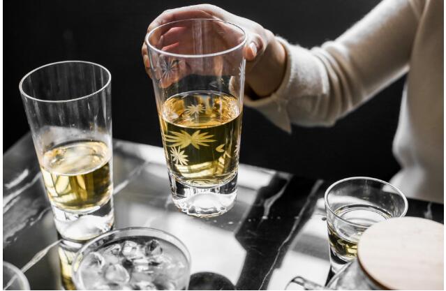 Glass cup Japanese transparent Mount Fuji snow mountain water glass household tea cup Little snowflake glass Drinkware