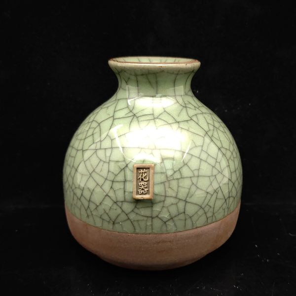 Chinese Porcelain Hand-made Exquisite Beautiful Small vase S014