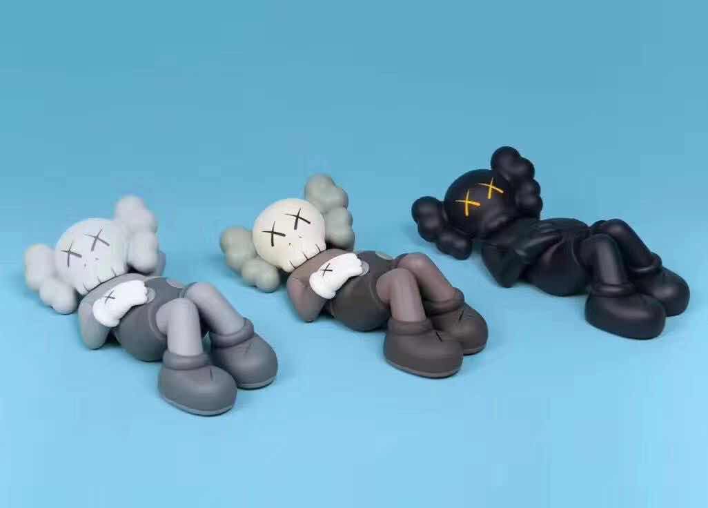 HOLIDAY design modern Art 24CM smlll lie companion toy custom vinyl pvc Graffiti toy statue Office home decorations Action Figures