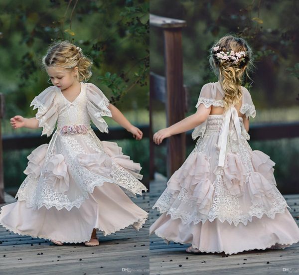 2019 Lace Bohemian Flower Girl Dresses V Neck with Short Sleeves Tiered Skirts Vintage Child Kid Birthday Gowns First Communion Wear
