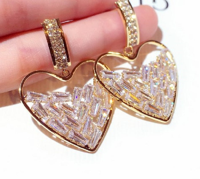 Fashion luxury designer lovely stud earrings for women girls super glittering zircon diamond crystal cute heart pendant