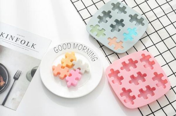 free shipping Silicone creative ice lattice mold microwave oven baking chocolate jigsaw cookie tool