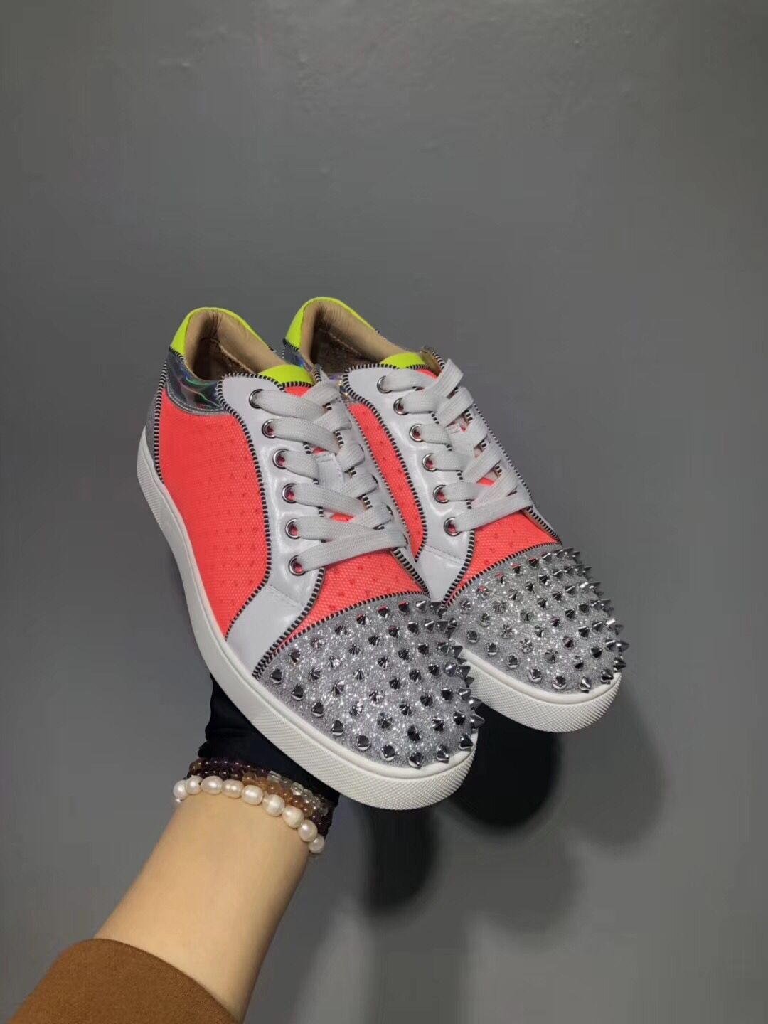 Designer fashion Brand Red Bottom Studded Spikes Flats shoes Men Women glitter Lovers Genuine Leather casual Party Wedding Sneakers 35-47