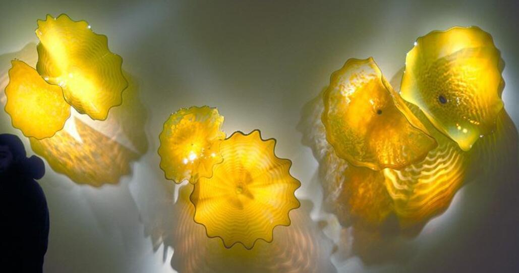 Modern Style Lamps Hanging Plate for Hotel Home Decoration Yellow Color Murano Flower Blown Glass Wall Art Plates