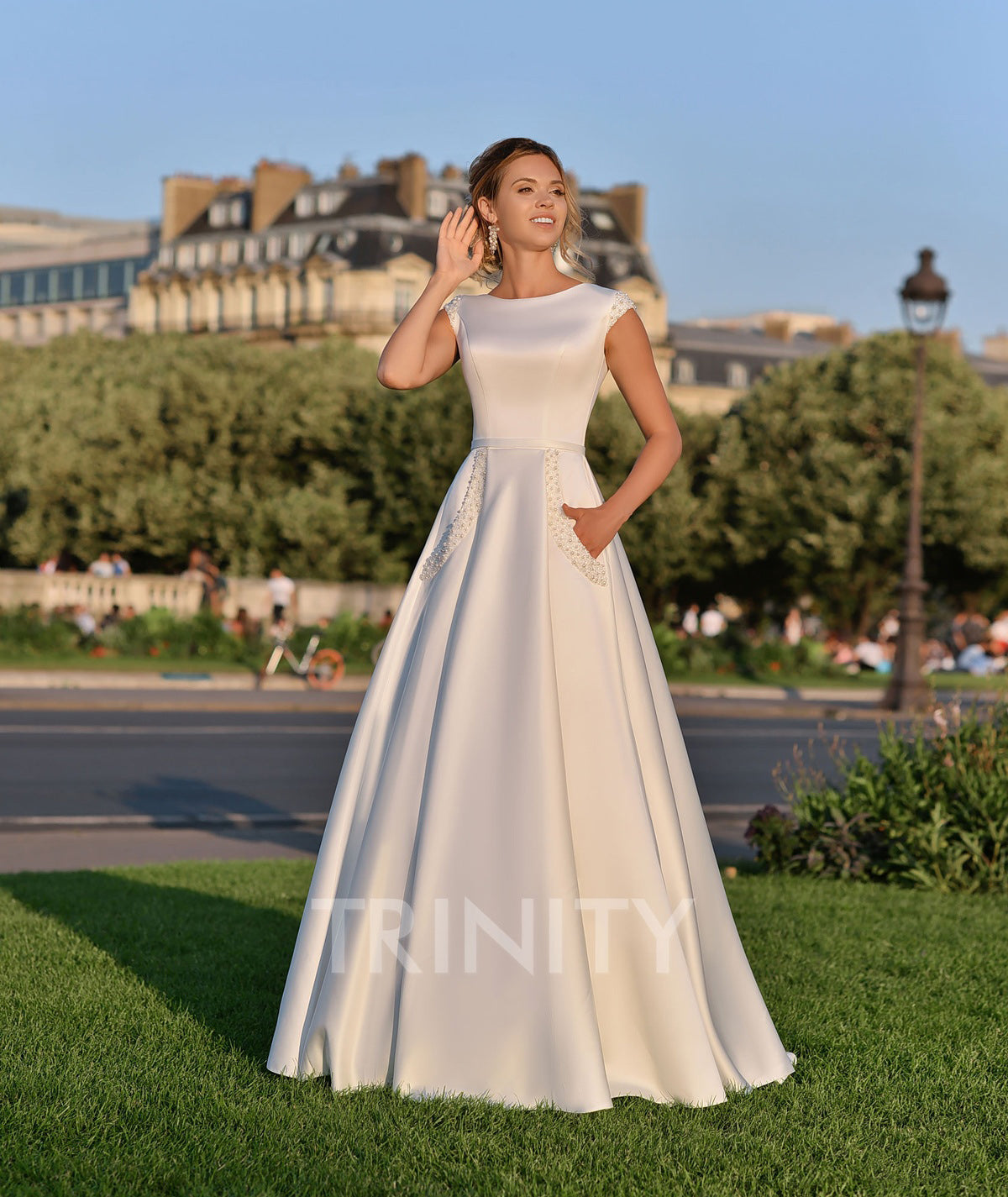 Beauty Ivory Satin Jewel Applique Beads A-Line Wedding Dresses Bridal Pageant Dresses Wedding Attire Dresses Custom Size 2-18 KF1228330