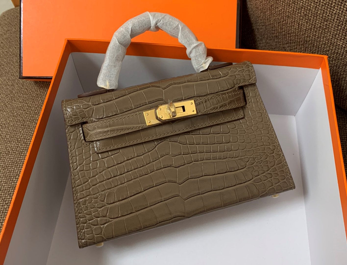 whosale handmade calf skin with crocodile grain design mini handbag19cm,wax thread,have gold and silver hardware,contact me for details