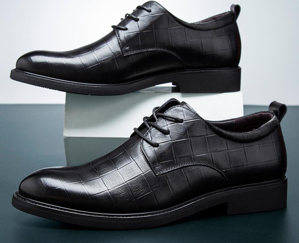 A new fashion trend designed by famous designers, men&#039;s top layer leather business casual soft soles, deodorant-proof dress shoes for young