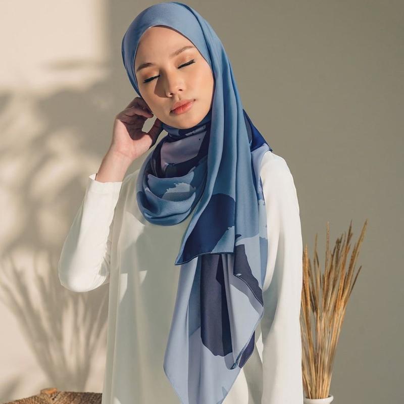 Arrival Women Printed Satin Polyestor Hijabs Shawls Trendy Colorful Long Headband Scarf FJ056 Scarves
