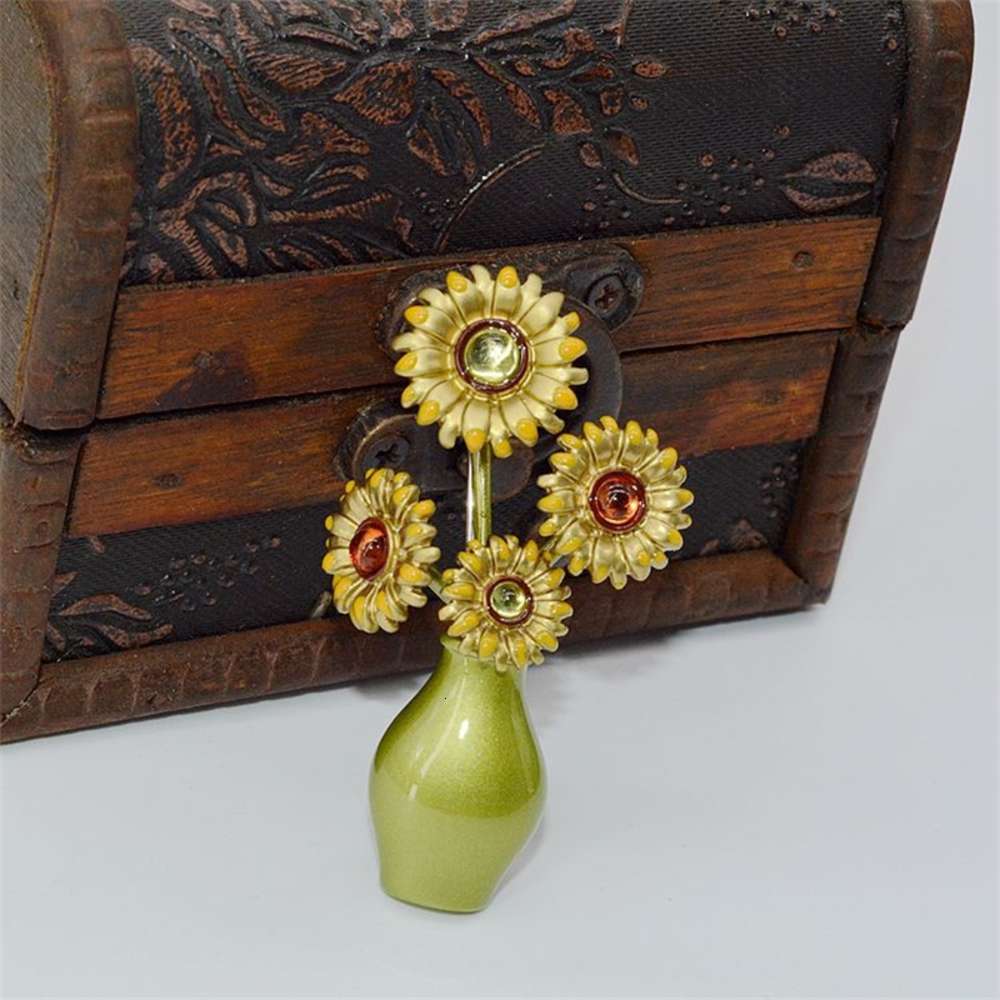 Shining decoration world Qingdao jewelry Japanese and Korean antique vase sunflower brooch female accessories