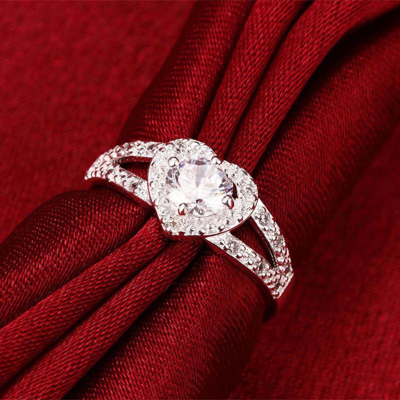 Cluster Rings 925 Sterling Silver For Women Shining Crystal Heart Fashion Party Gifts Girl Student Luxury Charm Wedding Jewelry