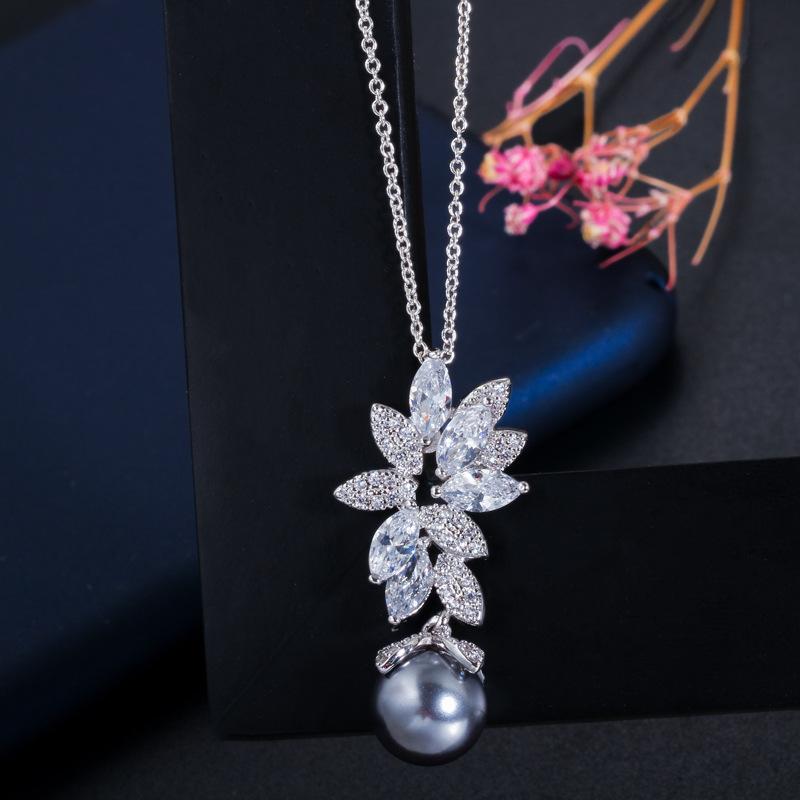 Chains Fashionable Elegant Leaf Geometry Zircon Pendant Necklace Jewelry For Ladies Daily Accessories Girl Gift