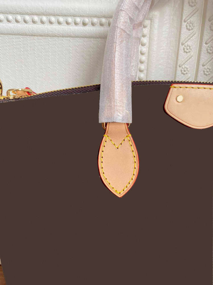 5A+ Luxury New winter 2020 tide laptop dumpling package large capacity to restore ancient ways his shoulder bag