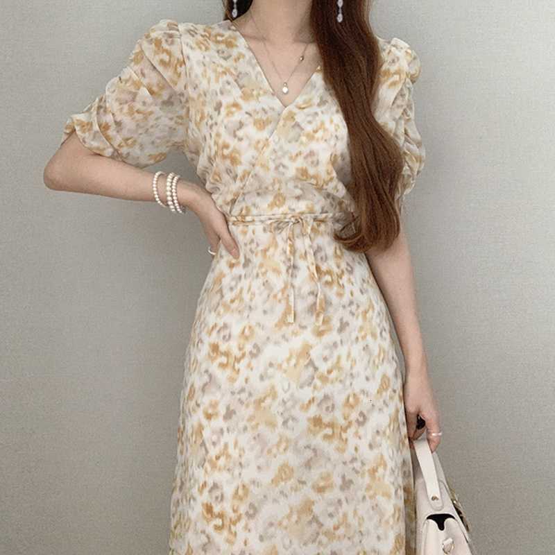 Women&#039;s Knits & Tees South Korean chic summer temperament elegant V-neck color design tie waist bubble sleeves in the long dress g