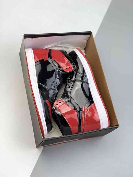 Jumpman Bred Patent Leather Basketball Shoes Women Mens One High Sports Trainers Varsity Red 1 Designer Sneakers{category}{category}