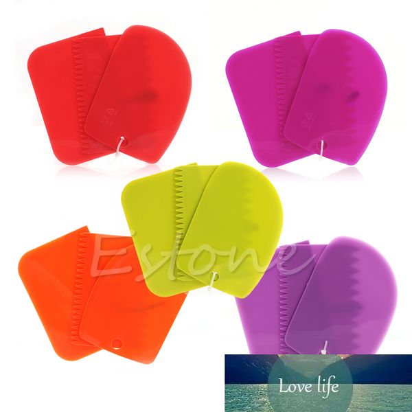 3Pcs Smoother Scraper Dough Pizza Cutter Pastry Slicer Blade Bread Scraper Blade Kitchen Tool Pastry Cutters (Random Color)