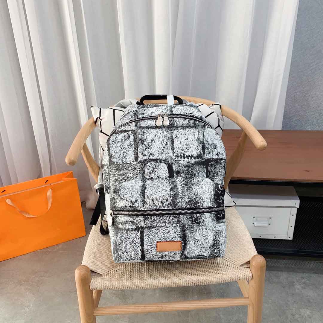Fashion Men Backpacks Mid-size Bags Male Business Bag New Hot Designers Trend Luxury Style Special Popular High Quality Top 3 Style