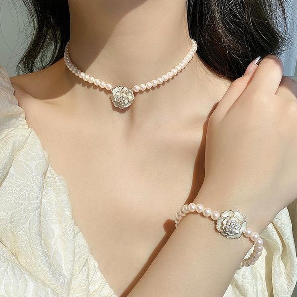 Chokers Camellia Flower Imitation Pearl Chain Jewelry Necklace Vintage Necklaces Clavicle Women Floral Metal Pendant Bracelet