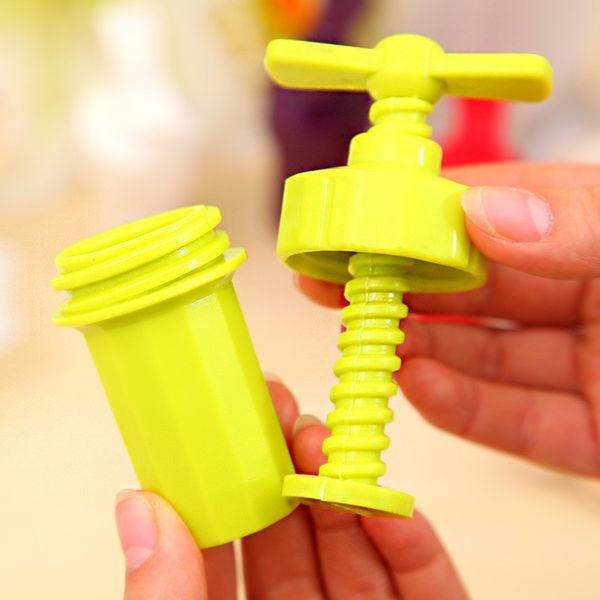2021 New Kitchen Ginger Garlic Manual Press Twist Cutter Crusher Cooking Plastic Blenders Peeler Tools