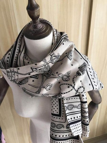 Scarves 2021 Arrival Autumn Winter Classic Paisley 140*140 Cm Animal Scarf 65% Cashmere 35% Silk Wrap For Women Lady Girl High quality