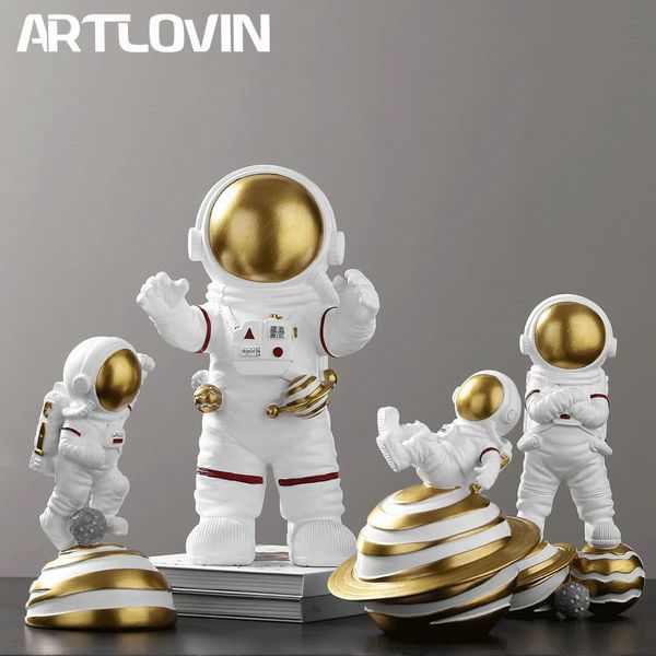 New Modern Home Decor Astronaut Figures Birthday Gift For Man & Boyfriend Abstract Statue Fashion Spaceman Sculptures Gold Color 210318