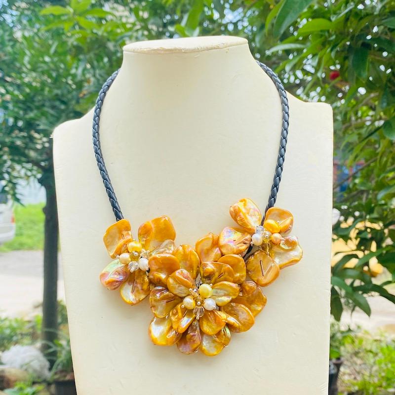 Chokers Yellow Crystal Baroque Mother Of Pearl 3 Shell Flower Choker Necklace For Women With Woven Leather Chain