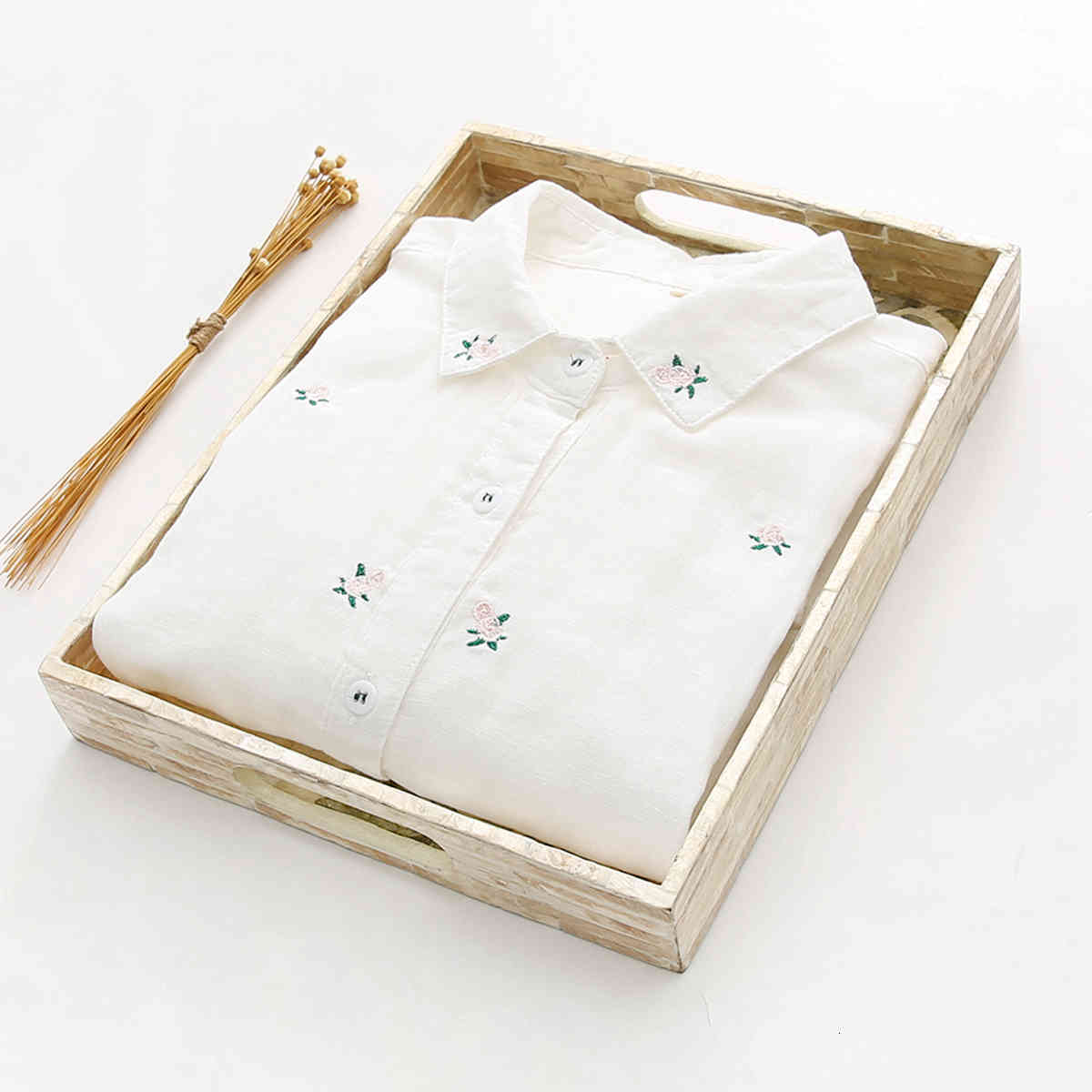 Women&#039;s Blouses & Shirts Lamtrip Romantic Rose Embroidery Women Autumn otton Yarns White Female Blusas Camisa 3ZL6