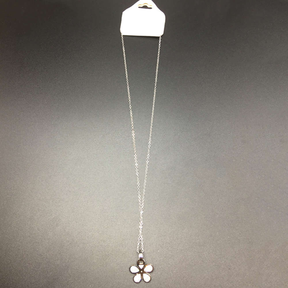 New women&#039;s three-dimensional fashion versatile Pendant with clay diamond Clover Necklace