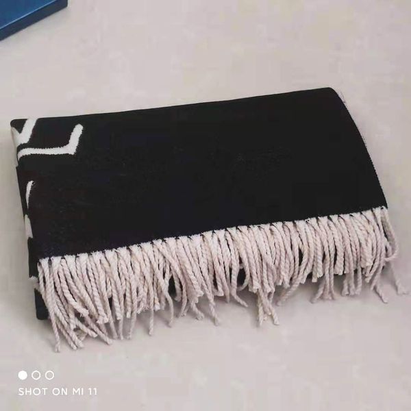Fashion Cashmere Scarf For Women Designer High Quatity Knit Scarves Letters Classic Old Flower Lapel Head Scarfs Shawl Plaid Hijab