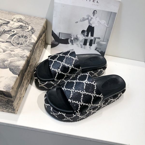 2021 new fashionable shoes with thick soles, exquisite sheepskin material, exquisite workmanship, printed ladies' sandals, slippers, t5