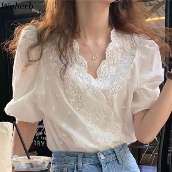 Korean Blusas Embroidered Lace Gentle Shirts Women Summer White Blouses Hollow Out V Neck Short Sleeve Loose Tops 210519