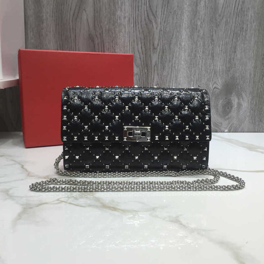 7A+Designers New style Vacuum plated rivets 0137 shoulder bag Made of imported soft resin grain cowhide Interior Zipper Pocket Genuine Leather bags