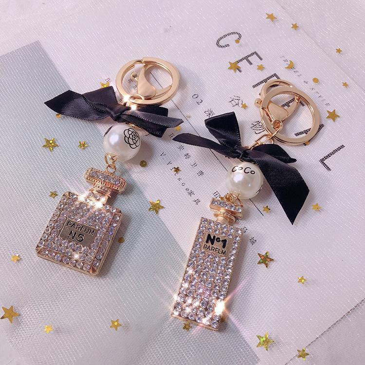 Keychains Creative Crystal Perfume Bottle Key Chain Fashion Pearl Bow Bag Car Pendant Lady Jewelry Gift