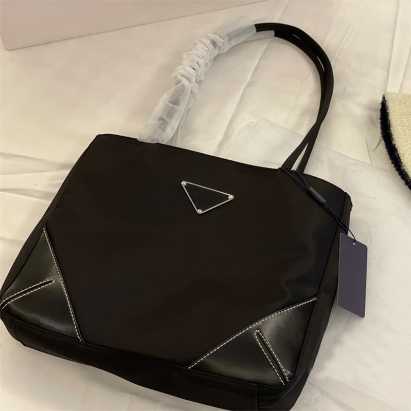 2021 designer handbags men and women fashion tote bag Nylon high quality versatile shopping bags size 30 * 24cm