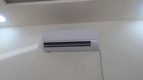 Wall Mounted Type Hybrid Solar air conditioner Aavuum tube system