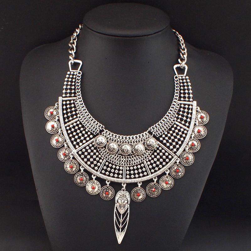 Pendant Necklaces UKMOC Fashion Design Vintage Zinc Alloy Chokers Resin Moon Shape Coin Statement Pendants For Women Dress Accessories