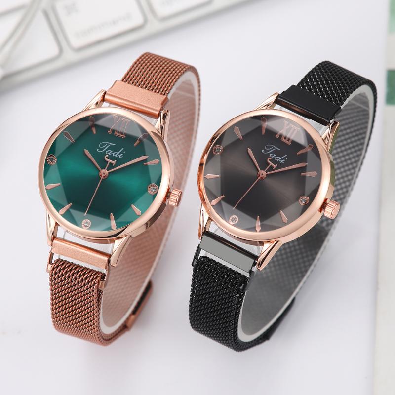 Wristwatches Women Magnet Buckle Dial Watches Ladies Luxury Quartz Analog Relogio Feminino For Gift Clock
