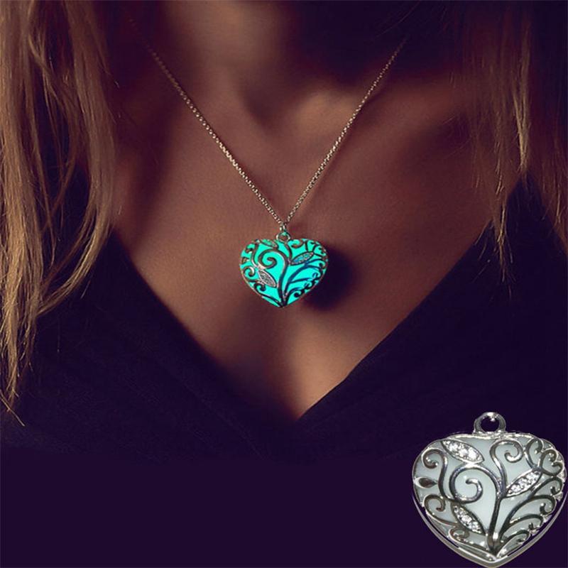 Pendant Necklaces Glow In The Dark Necklace Girls Christmas Gift Fashion Alloy Jewelry Women Hollow Heart Night Luminous Choker