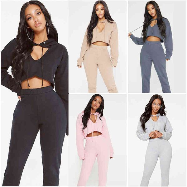 Women&#039;s sports team dressed in a white-collar sports team, wearing a white-collar sports suit, and a street dress is Yoga set.