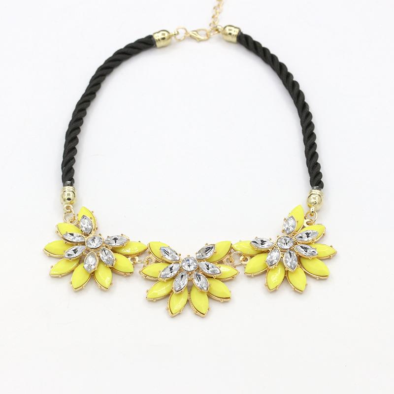 Fashion Yellow Crystal Charm Choker Necklace Braid Rope Chain Acrylic Flower Necklaces Women Statement Jewelry Chokers