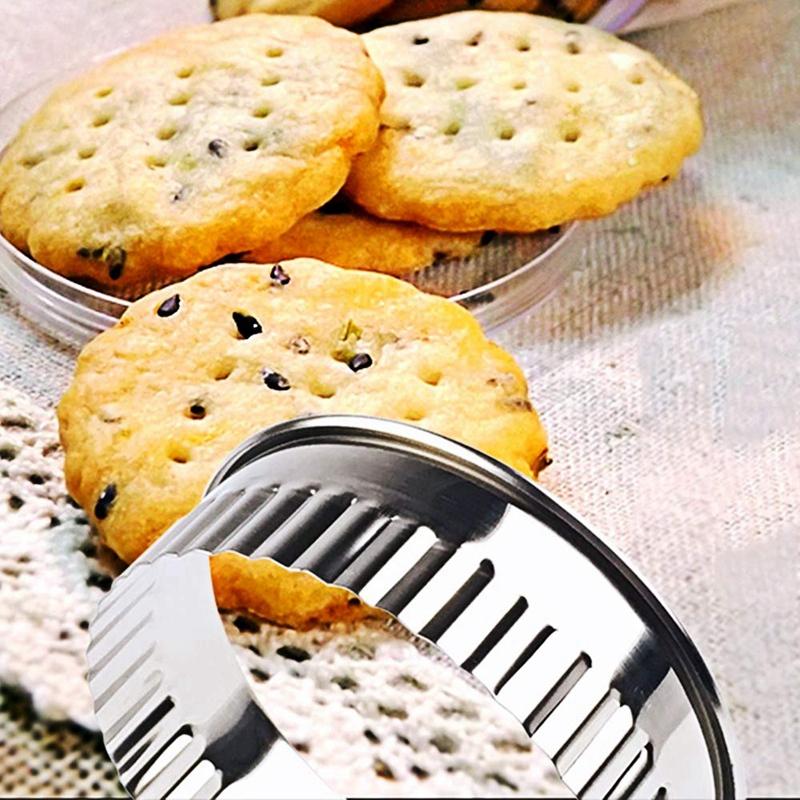 Baking Moulds Stainless Steel Fluted Edge Round Cookie Biscuit Cutter Set 12 Pieces Graduated Ring Sizes