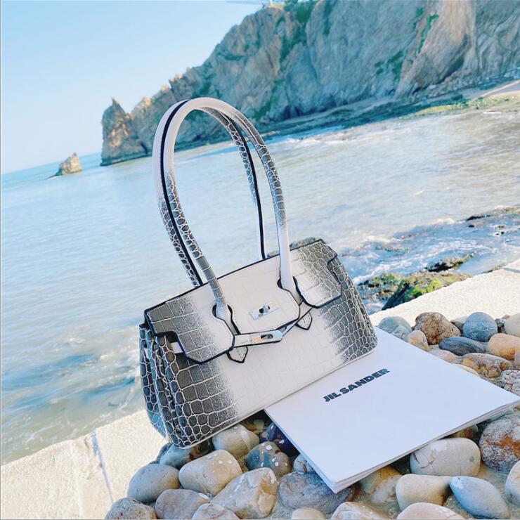 Factory wholesale women leathers shoulder bag summer candy-colored handbag street trend Alligator messenger bags elegant embossed leather handbags