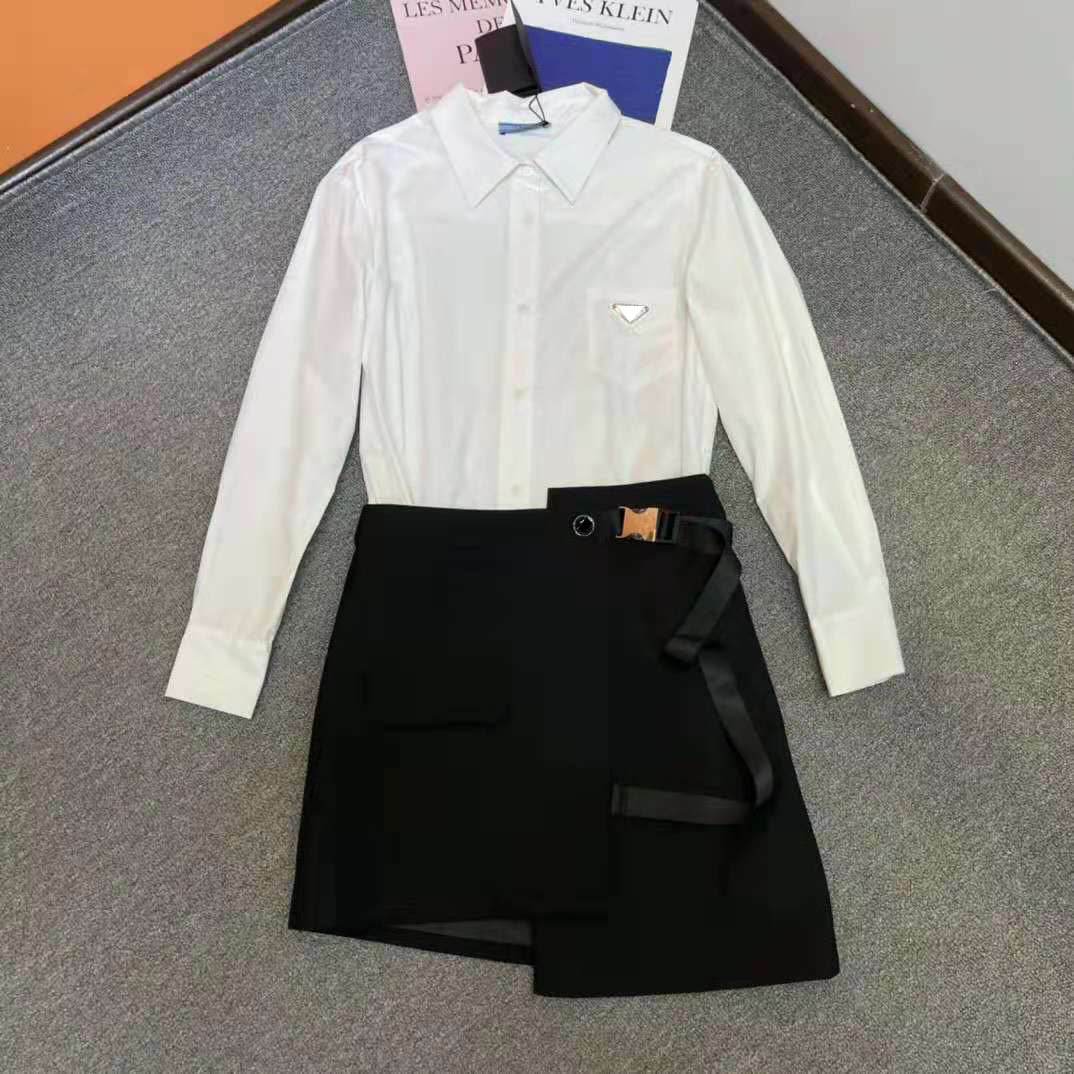 Women Dress Suit Tracksuits Two Pieces Suits T Shirt and Pleated Skirt For Lady Fashion Outwears Dresses With Button Letters Tees Skirts Sets